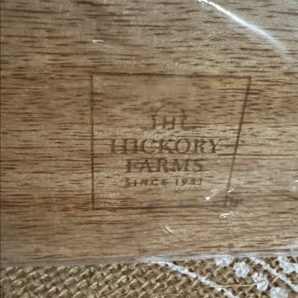 🆕 Hickory Farms Wooden Cutting Board with Knife Set